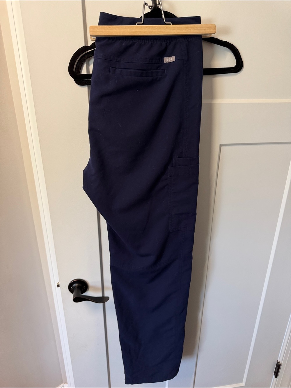 FIGS Men's Cargo Scrub Pants in Navy